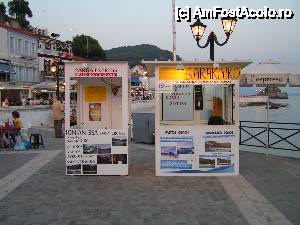 [P08] Parga, in port se vand bilete pentru plajele invecinate, cu taxi-boatul » foto by ionescunic
 - 
<span class="allrVoted glyphicon glyphicon-heart hidden" id="av402472"></span>
<a class="m-l-10 hidden" id="sv402472" onclick="voting_Foto_DelVot(,402472,13156)" role="button">șterge vot <span class="glyphicon glyphicon-remove"></span></a>
<a id="v9402472" class=" c-red"  onclick="voting_Foto_SetVot(402472)" role="button"><span class="glyphicon glyphicon-heart-empty"></span> <b>LIKE</b> = Votează poza</a> <img class="hidden"  id="f402472W9" src="/imagini/loader.gif" border="0" /><span class="AjErrMes hidden" id="e402472ErM"></span>
