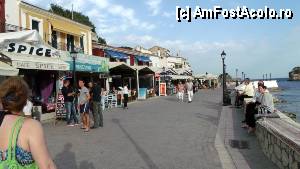 [P26] Parga - pe faleză, crâșmă lângă crâșmă!  » foto by Dragoș_MD
 - 
<span class="allrVoted glyphicon glyphicon-heart hidden" id="av424613"></span>
<a class="m-l-10 hidden" id="sv424613" onclick="voting_Foto_DelVot(,424613,13156)" role="button">șterge vot <span class="glyphicon glyphicon-remove"></span></a>
<a id="v9424613" class=" c-red"  onclick="voting_Foto_SetVot(424613)" role="button"><span class="glyphicon glyphicon-heart-empty"></span> <b>LIKE</b> = Votează poza</a> <img class="hidden"  id="f424613W9" src="/imagini/loader.gif" border="0" /><span class="AjErrMes hidden" id="e424613ErM"></span>
