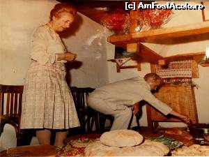 [P18] Cuplul Ceaușescu în vizită la casa natală a lui Nicolae - preluare Internet. » foto by tata123 🔱
 - 
<span class="allrVoted glyphicon glyphicon-heart hidden" id="av619367"></span>
<a class="m-l-10 hidden" id="sv619367" onclick="voting_Foto_DelVot(,619367,13164)" role="button">șterge vot <span class="glyphicon glyphicon-remove"></span></a>
<a id="v9619367" class=" c-red"  onclick="voting_Foto_SetVot(619367)" role="button"><span class="glyphicon glyphicon-heart-empty"></span> <b>LIKE</b> = Votează poza</a> <img class="hidden"  id="f619367W9" src="/imagini/loader.gif" border="0" /><span class="AjErrMes hidden" id="e619367ErM"></span>