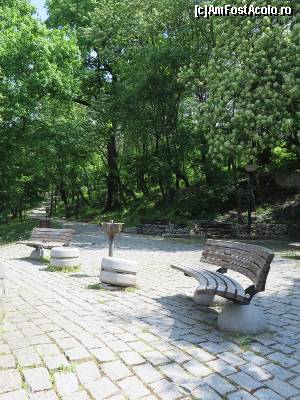 [P10] Mobilier în parcul Pitești.  » foto by tata123 🔱
 - 
<span class="allrVoted glyphicon glyphicon-heart hidden" id="av619841"></span>
<a class="m-l-10 hidden" id="sv619841" onclick="voting_Foto_DelVot(,619841,13164)" role="button">șterge vot <span class="glyphicon glyphicon-remove"></span></a>
<a id="v9619841" class=" c-red"  onclick="voting_Foto_SetVot(619841)" role="button"><span class="glyphicon glyphicon-heart-empty"></span> <b>LIKE</b> = Votează poza</a> <img class="hidden"  id="f619841W9" src="/imagini/loader.gif" border="0" /><span class="AjErrMes hidden" id="e619841ErM"></span>