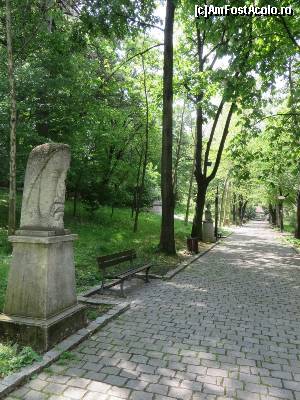 [P03] Monumente pe alei - Parcul Pitești, Slatina.  » foto by tata123 🔱
 - 
<span class="allrVoted glyphicon glyphicon-heart hidden" id="av619834"></span>
<a class="m-l-10 hidden" id="sv619834" onclick="voting_Foto_DelVot(,619834,13164)" role="button">șterge vot <span class="glyphicon glyphicon-remove"></span></a>
<a id="v9619834" class=" c-red"  onclick="voting_Foto_SetVot(619834)" role="button"><span class="glyphicon glyphicon-heart-empty"></span> <b>LIKE</b> = Votează poza</a> <img class="hidden"  id="f619834W9" src="/imagini/loader.gif" border="0" /><span class="AjErrMes hidden" id="e619834ErM"></span>