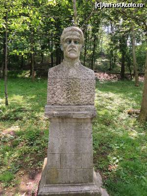 [P05] Bust necunoscut - Parcul Pitești, Slatina.  » foto by tata123 🔱
 - 
<span class="allrVoted glyphicon glyphicon-heart hidden" id="av619836"></span>
<a class="m-l-10 hidden" id="sv619836" onclick="voting_Foto_DelVot(,619836,13164)" role="button">șterge vot <span class="glyphicon glyphicon-remove"></span></a>
<a id="v9619836" class=" c-red"  onclick="voting_Foto_SetVot(619836)" role="button"><span class="glyphicon glyphicon-heart-empty"></span> <b>LIKE</b> = Votează poza</a> <img class="hidden"  id="f619836W9" src="/imagini/loader.gif" border="0" /><span class="AjErrMes hidden" id="e619836ErM"></span>