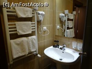 [P09] Hotelul O3zone din Băile Tușnad : baia cu dotările complete » foto by mariana.olaru
 - 
<span class="allrVoted glyphicon glyphicon-heart hidden" id="av717562"></span>
<a class="m-l-10 hidden" id="sv717562" onclick="voting_Foto_DelVot(,717562,13168)" role="button">șterge vot <span class="glyphicon glyphicon-remove"></span></a>
<a id="v9717562" class=" c-red"  onclick="voting_Foto_SetVot(717562)" role="button"><span class="glyphicon glyphicon-heart-empty"></span> <b>LIKE</b> = Votează poza</a> <img class="hidden"  id="f717562W9" src="/imagini/loader.gif" border="0" /><span class="AjErrMes hidden" id="e717562ErM"></span>