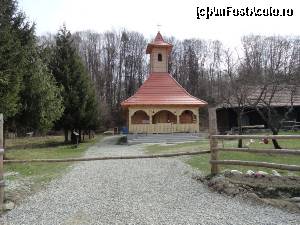 [P16] 15 - Bisericuta de lemn, locul unde se termina asfaltul si incepe drumul forestier » foto by Wayfarer
 - 
<span class="allrVoted glyphicon glyphicon-heart hidden" id="av671208"></span>
<a class="m-l-10 hidden" id="sv671208" onclick="voting_Foto_DelVot(,671208,13169)" role="button">șterge vot <span class="glyphicon glyphicon-remove"></span></a>
<a id="v9671208" class=" c-red"  onclick="voting_Foto_SetVot(671208)" role="button"><span class="glyphicon glyphicon-heart-empty"></span> <b>LIKE</b> = Votează poza</a> <img class="hidden"  id="f671208W9" src="/imagini/loader.gif" border="0" /><span class="AjErrMes hidden" id="e671208ErM"></span>