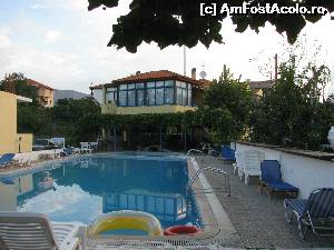 [P01] Piscina hotelului » foto by maria1957
 - 
<span class="allrVoted glyphicon glyphicon-heart hidden" id="av555674"></span>
<a class="m-l-10 hidden" id="sv555674" onclick="voting_Foto_DelVot(,555674,13177)" role="button">șterge vot <span class="glyphicon glyphicon-remove"></span></a>
<a id="v9555674" class=" c-red"  onclick="voting_Foto_SetVot(555674)" role="button"><span class="glyphicon glyphicon-heart-empty"></span> <b>LIKE</b> = Votează poza</a> <img class="hidden"  id="f555674W9" src="/imagini/loader.gif" border="0" /><span class="AjErrMes hidden" id="e555674ErM"></span>
