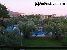 [P01] Vedere din camera cu piscina si marea » foto by AndraB
 - 
<span class="allrVoted glyphicon glyphicon-heart hidden" id="av430773"></span>
<a class="m-l-10 hidden" id="sv430773" onclick="voting_Foto_DelVot(,430773,13178)" role="button">șterge vot <span class="glyphicon glyphicon-remove"></span></a>
<a id="v9430773" class=" c-red"  onclick="voting_Foto_SetVot(430773)" role="button"><span class="glyphicon glyphicon-heart-empty"></span> <b>LIKE</b> = Votează poza</a> <img class="hidden"  id="f430773W9" src="/imagini/loader.gif" border="0" /><span class="AjErrMes hidden" id="e430773ErM"></span>