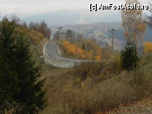 [P01] Drumul asfaltat la intrarea în satul Peştera. Şoseaua merge chiar pe muchea dealului.  » foto by abancor
 - 
<span class="allrVoted glyphicon glyphicon-heart hidden" id="av383757"></span>
<a class="m-l-10 hidden" id="sv383757" onclick="voting_Foto_DelVot(,383757,13179)" role="button">șterge vot <span class="glyphicon glyphicon-remove"></span></a>
<a id="v9383757" class=" c-red"  onclick="voting_Foto_SetVot(383757)" role="button"><span class="glyphicon glyphicon-heart-empty"></span> <b>LIKE</b> = Votează poza</a> <img class="hidden"  id="f383757W9" src="/imagini/loader.gif" border="0" /><span class="AjErrMes hidden" id="e383757ErM"></span>