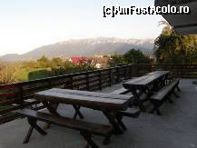 [P11] priveliste de pe terasa unei pensiuni din satul Pestera » foto by Victor1
 - 
<span class="allrVoted glyphicon glyphicon-heart hidden" id="av79550"></span>
<a class="m-l-10 hidden" id="sv79550" onclick="voting_Foto_DelVot(,79550,13179)" role="button">șterge vot <span class="glyphicon glyphicon-remove"></span></a>
<a id="v979550" class=" c-red"  onclick="voting_Foto_SetVot(79550)" role="button"><span class="glyphicon glyphicon-heart-empty"></span> <b>LIKE</b> = Votează poza</a> <img class="hidden"  id="f79550W9" src="/imagini/loader.gif" border="0" /><span class="AjErrMes hidden" id="e79550ErM"></span>