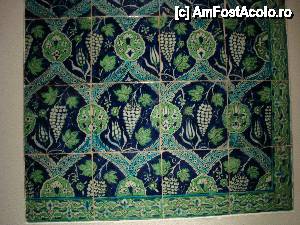 [P04] PLaca de ceramica din sala cu arta islamica » foto by mireille
 - 
<span class="allrVoted glyphicon glyphicon-heart hidden" id="av435256"></span>
<a class="m-l-10 hidden" id="sv435256" onclick="voting_Foto_DelVot(,435256,13214)" role="button">șterge vot <span class="glyphicon glyphicon-remove"></span></a>
<a id="v9435256" class=" c-red"  onclick="voting_Foto_SetVot(435256)" role="button"><span class="glyphicon glyphicon-heart-empty"></span> <b>LIKE</b> = Votează poza</a> <img class="hidden"  id="f435256W9" src="/imagini/loader.gif" border="0" /><span class="AjErrMes hidden" id="e435256ErM"></span>