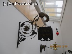 [P34] Dacă-ţi cădea firma farmaciei în cap, nu era nevoie de praf de mumie, te lua doamna in negru, cea de după uşă ???? » foto by elviramvio
 - 
<span class="allrVoted glyphicon glyphicon-heart hidden" id="av984327"></span>
<a class="m-l-10 hidden" id="sv984327" onclick="voting_Foto_DelVot(,984327,13214)" role="button">șterge vot <span class="glyphicon glyphicon-remove"></span></a>
<a id="v9984327" class=" c-red"  onclick="voting_Foto_SetVot(984327)" role="button"><span class="glyphicon glyphicon-heart-empty"></span> <b>LIKE</b> = Votează poza</a> <img class="hidden"  id="f984327W9" src="/imagini/loader.gif" border="0" /><span class="AjErrMes hidden" id="e984327ErM"></span>