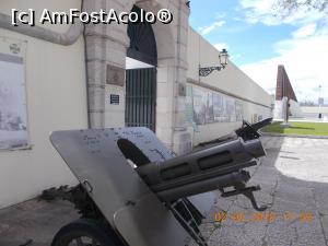 [P03] Intrarea flancată de tehnică militară.  » foto by elviramvio
 - 
<span class="allrVoted glyphicon glyphicon-heart hidden" id="av985504"></span>
<a class="m-l-10 hidden" id="sv985504" onclick="voting_Foto_DelVot(,985504,13214)" role="button">șterge vot <span class="glyphicon glyphicon-remove"></span></a>
<a id="v9985504" class=" c-red"  onclick="voting_Foto_SetVot(985504)" role="button"><span class="glyphicon glyphicon-heart-empty"></span> <b>LIKE</b> = Votează poza</a> <img class="hidden"  id="f985504W9" src="/imagini/loader.gif" border="0" /><span class="AjErrMes hidden" id="e985504ErM"></span>