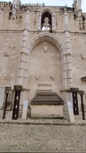 [P56] Mormântul infantei Caterina a Portugaliei (1436 - 1463), fiica regelui Dom Duarte și a Eleanor de Aragon (datare din secolul al XV-lea). Pe laterale avem Capiteluri din secolele XIV-XV. » foto by ovidiuyepi
 - 
<span class="allrVoted glyphicon glyphicon-heart hidden" id="av1402078"></span>
<a class="m-l-10 hidden" id="sv1402078" onclick="voting_Foto_DelVot(,1402078,13214)" role="button">șterge vot <span class="glyphicon glyphicon-remove"></span></a>
<a id="v91402078" class=" c-red"  onclick="voting_Foto_SetVot(1402078)" role="button"><span class="glyphicon glyphicon-heart-empty"></span> <b>LIKE</b> = Votează poza</a> <img class="hidden"  id="f1402078W9" src="/imagini/loader.gif" border="0" /><span class="AjErrMes hidden" id="e1402078ErM"></span>