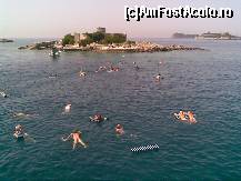 [P03] Croaziera cu vaporul Budva - Kotor, intrarea in golful Kotor dinspre Marea Adriatica.
Se vad si fortaretele care pazeau candva intrarea in golf. » foto by presario
 - 
<span class="allrVoted glyphicon glyphicon-heart hidden" id="av43217"></span>
<a class="m-l-10 hidden" id="sv43217" onclick="voting_Foto_DelVot(,43217,13250)" role="button">șterge vot <span class="glyphicon glyphicon-remove"></span></a>
<a id="v943217" class=" c-red"  onclick="voting_Foto_SetVot(43217)" role="button"><span class="glyphicon glyphicon-heart-empty"></span> <b>LIKE</b> = Votează poza</a> <img class="hidden"  id="f43217W9" src="/imagini/loader.gif" border="0" /><span class="AjErrMes hidden" id="e43217ErM"></span>