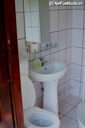 [P15] Baia aferenta celor doua camere rezervate de noi » foto by ariciu*
 - 
<span class="allrVoted glyphicon glyphicon-heart hidden" id="av467631"></span>
<a class="m-l-10 hidden" id="sv467631" onclick="voting_Foto_DelVot(,467631,13257)" role="button">șterge vot <span class="glyphicon glyphicon-remove"></span></a>
<a id="v9467631" class=" c-red"  onclick="voting_Foto_SetVot(467631)" role="button"><span class="glyphicon glyphicon-heart-empty"></span> <b>LIKE</b> = Votează poza</a> <img class="hidden"  id="f467631W9" src="/imagini/loader.gif" border="0" /><span class="AjErrMes hidden" id="e467631ErM"></span>