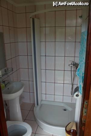 [P16] Baia, cabina de dus se inchidea perfect » foto by ariciu*
 - 
<span class="allrVoted glyphicon glyphicon-heart hidden" id="av467632"></span>
<a class="m-l-10 hidden" id="sv467632" onclick="voting_Foto_DelVot(,467632,13257)" role="button">șterge vot <span class="glyphicon glyphicon-remove"></span></a>
<a id="v9467632" class=" c-red"  onclick="voting_Foto_SetVot(467632)" role="button"><span class="glyphicon glyphicon-heart-empty"></span> <b>LIKE</b> = Votează poza</a> <img class="hidden"  id="f467632W9" src="/imagini/loader.gif" border="0" /><span class="AjErrMes hidden" id="e467632ErM"></span>