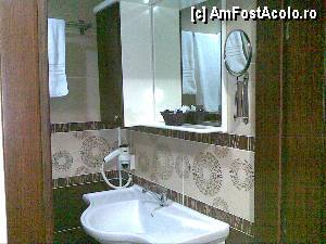 [P14] Hotel Teona 3*, Izmit - baia cu uscător de păr, oglindă cu lupă și câteva cosmetice » foto by nicole33
 - 
<span class="allrVoted glyphicon glyphicon-heart hidden" id="av386642"></span>
<a class="m-l-10 hidden" id="sv386642" onclick="voting_Foto_DelVot(,386642,13260)" role="button">șterge vot <span class="glyphicon glyphicon-remove"></span></a>
<a id="v9386642" class=" c-red"  onclick="voting_Foto_SetVot(386642)" role="button"><span class="glyphicon glyphicon-heart-empty"></span> <b>LIKE</b> = Votează poza</a> <img class="hidden"  id="f386642W9" src="/imagini/loader.gif" border="0" /><span class="AjErrMes hidden" id="e386642ErM"></span>