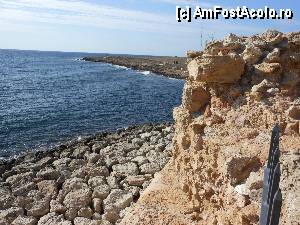 [P10] Faleza din Paphos - Vedere de la nivelul superior al fortului.  » foto by iulianic
 - 
<span class="allrVoted glyphicon glyphicon-heart hidden" id="av387508"></span>
<a class="m-l-10 hidden" id="sv387508" onclick="voting_Foto_DelVot(,387508,13279)" role="button">șterge vot <span class="glyphicon glyphicon-remove"></span></a>
<a id="v9387508" class=" c-red"  onclick="voting_Foto_SetVot(387508)" role="button"><span class="glyphicon glyphicon-heart-empty"></span> <b>LIKE</b> = Votează poza</a> <img class="hidden"  id="f387508W9" src="/imagini/loader.gif" border="0" /><span class="AjErrMes hidden" id="e387508ErM"></span>