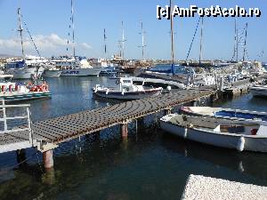 [P04] Faleza din Paphos - Ambarcatiuni ancorate in port.  » foto by iulianic
 - 
<span class="allrVoted glyphicon glyphicon-heart hidden" id="av387502"></span>
<a class="m-l-10 hidden" id="sv387502" onclick="voting_Foto_DelVot(,387502,13279)" role="button">șterge vot <span class="glyphicon glyphicon-remove"></span></a>
<a id="v9387502" class=" c-red"  onclick="voting_Foto_SetVot(387502)" role="button"><span class="glyphicon glyphicon-heart-empty"></span> <b>LIKE</b> = Votează poza</a> <img class="hidden"  id="f387502W9" src="/imagini/loader.gif" border="0" /><span class="AjErrMes hidden" id="e387502ErM"></span>