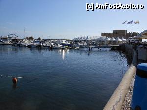 [P05] Faleza din Paphos - Vedere spre fort.  » foto by iulianic
 - 
<span class="allrVoted glyphicon glyphicon-heart hidden" id="av387503"></span>
<a class="m-l-10 hidden" id="sv387503" onclick="voting_Foto_DelVot(,387503,13279)" role="button">șterge vot <span class="glyphicon glyphicon-remove"></span></a>
<a id="v9387503" class=" c-red"  onclick="voting_Foto_SetVot(387503)" role="button"><span class="glyphicon glyphicon-heart-empty"></span> <b>LIKE</b> = Votează poza</a> <img class="hidden"  id="f387503W9" src="/imagini/loader.gif" border="0" /><span class="AjErrMes hidden" id="e387503ErM"></span>