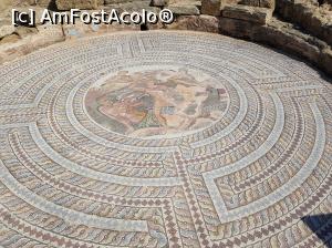 [P11] Mozaic din casa lui Tezeu ce treprezinta un labirint si in medalion lupta lui Tezeu cu Minotaurul » foto by DOINITA
 - 
<span class="allrVoted glyphicon glyphicon-heart hidden" id="av967840"></span>
<a class="m-l-10 hidden" id="sv967840" onclick="voting_Foto_DelVot(,967840,13279)" role="button">șterge vot <span class="glyphicon glyphicon-remove"></span></a>
<a id="v9967840" class=" c-red"  onclick="voting_Foto_SetVot(967840)" role="button"><span class="glyphicon glyphicon-heart-empty"></span> <b>LIKE</b> = Votează poza</a> <img class="hidden"  id="f967840W9" src="/imagini/loader.gif" border="0" /><span class="AjErrMes hidden" id="e967840ErM"></span>