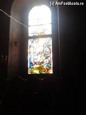 [P10] vitraliu al uneiferestre, lateral stanga in biserica » foto by amero
 - 
<span class="allrVoted glyphicon glyphicon-heart hidden" id="av387679"></span>
<a class="m-l-10 hidden" id="sv387679" onclick="voting_Foto_DelVot(,387679,13280)" role="button">șterge vot <span class="glyphicon glyphicon-remove"></span></a>
<a id="v9387679" class=" c-red"  onclick="voting_Foto_SetVot(387679)" role="button"><span class="glyphicon glyphicon-heart-empty"></span> <b>LIKE</b> = Votează poza</a> <img class="hidden"  id="f387679W9" src="/imagini/loader.gif" border="0" /><span class="AjErrMes hidden" id="e387679ErM"></span>