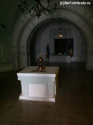 [P12] Sala centrală a Mausoleului » foto by Yersinia Pestis
 - 
<span class="allrVoted glyphicon glyphicon-heart hidden" id="av574937"></span>
<a class="m-l-10 hidden" id="sv574937" onclick="voting_Foto_DelVot(,574937,13284)" role="button">șterge vot <span class="glyphicon glyphicon-remove"></span></a>
<a id="v9574937" class=" c-red"  onclick="voting_Foto_SetVot(574937)" role="button"><span class="glyphicon glyphicon-heart-empty"></span> <b>LIKE</b> = Votează poza</a> <img class="hidden"  id="f574937W9" src="/imagini/loader.gif" border="0" /><span class="AjErrMes hidden" id="e574937ErM"></span>