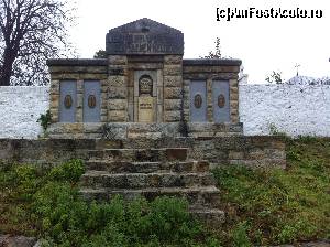 [P21] Monumentul ridicat în memoria ostașilor germani căzuți în război » foto by Yersinia Pestis
 - 
<span class="allrVoted glyphicon glyphicon-heart hidden" id="av574954"></span>
<a class="m-l-10 hidden" id="sv574954" onclick="voting_Foto_DelVot(,574954,13284)" role="button">șterge vot <span class="glyphicon glyphicon-remove"></span></a>
<a id="v9574954" class=" c-red"  onclick="voting_Foto_SetVot(574954)" role="button"><span class="glyphicon glyphicon-heart-empty"></span> <b>LIKE</b> = Votează poza</a> <img class="hidden"  id="f574954W9" src="/imagini/loader.gif" border="0" /><span class="AjErrMes hidden" id="e574954ErM"></span>