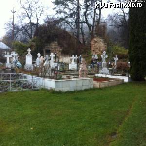 [P32] Mănăstirea Soveja. Pe fundal se văd ruinele zidului construit de Matei Basarab » foto by Yersinia Pestis
 - 
<span class="allrVoted glyphicon glyphicon-heart hidden" id="av575071"></span>
<a class="m-l-10 hidden" id="sv575071" onclick="voting_Foto_DelVot(,575071,13284)" role="button">șterge vot <span class="glyphicon glyphicon-remove"></span></a>
<a id="v9575071" class=" c-red"  onclick="voting_Foto_SetVot(575071)" role="button"><span class="glyphicon glyphicon-heart-empty"></span> <b>LIKE</b> = Votează poza</a> <img class="hidden"  id="f575071W9" src="/imagini/loader.gif" border="0" /><span class="AjErrMes hidden" id="e575071ErM"></span>