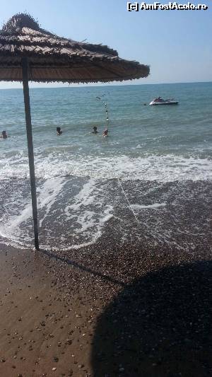 [P17] pietricele și umbrele la intrarea în mare » foto by aurel34
 - 
<span class="allrVoted glyphicon glyphicon-heart hidden" id="av556023"></span>
<a class="m-l-10 hidden" id="sv556023" onclick="voting_Foto_DelVot(,556023,13311)" role="button">șterge vot <span class="glyphicon glyphicon-remove"></span></a>
<a id="v9556023" class=" c-red"  onclick="voting_Foto_SetVot(556023)" role="button"><span class="glyphicon glyphicon-heart-empty"></span> <b>LIKE</b> = Votează poza</a> <img class="hidden"  id="f556023W9" src="/imagini/loader.gif" border="0" /><span class="AjErrMes hidden" id="e556023ErM"></span>