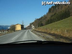 [P01] Intrarea in Thumersbach. In stanga incepe lacul Zell. » foto by sosso
 - 
<span class="allrVoted glyphicon glyphicon-heart hidden" id="av389879"></span>
<a class="m-l-10 hidden" id="sv389879" onclick="voting_Foto_DelVot(,389879,13318)" role="button">șterge vot <span class="glyphicon glyphicon-remove"></span></a>
<a id="v9389879" class=" c-red"  onclick="voting_Foto_SetVot(389879)" role="button"><span class="glyphicon glyphicon-heart-empty"></span> <b>LIKE</b> = Votează poza</a> <img class="hidden"  id="f389879W9" src="/imagini/loader.gif" border="0" /><span class="AjErrMes hidden" id="e389879ErM"></span>