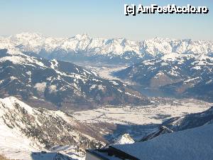[P02] Cartierul Schuttdorf din Zell am See, lacul Zell si Thumersbach, vazute de pe Kitzsteinhorn, de la 3000 m.  » foto by sosso
 - 
<span class="allrVoted glyphicon glyphicon-heart hidden" id="av389880"></span>
<a class="m-l-10 hidden" id="sv389880" onclick="voting_Foto_DelVot(,389880,13318)" role="button">șterge vot <span class="glyphicon glyphicon-remove"></span></a>
<a id="v9389880" class=" c-red"  onclick="voting_Foto_SetVot(389880)" role="button"><span class="glyphicon glyphicon-heart-empty"></span> <b>LIKE</b> = Votează poza</a> <img class="hidden"  id="f389880W9" src="/imagini/loader.gif" border="0" /><span class="AjErrMes hidden" id="e389880ErM"></span>