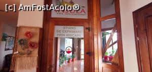 [P11] Recepția bogat decorată și facilități. » foto by Aurici
 - 
<span class="allrVoted glyphicon glyphicon-heart hidden" id="av1220702"></span>
<a class="m-l-10 hidden" id="sv1220702" onclick="voting_Foto_DelVot(,1220702,13325)" role="button">șterge vot <span class="glyphicon glyphicon-remove"></span></a>
<a id="v91220702" class=" c-red"  onclick="voting_Foto_SetVot(1220702)" role="button"><span class="glyphicon glyphicon-heart-empty"></span> <b>LIKE</b> = Votează poza</a> <img class="hidden"  id="f1220702W9" src="/imagini/loader.gif" border="0" /><span class="AjErrMes hidden" id="e1220702ErM"></span>