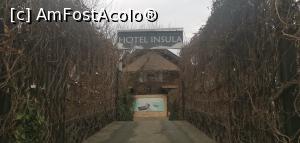 [P03] Intrarea din stradă printr-un tunel de uscături acum, dar ce frumos trebuie să fie când dă colțul ierbii... » foto by Aurici
 - 
<span class="allrVoted glyphicon glyphicon-heart hidden" id="av1220694"></span>
<a class="m-l-10 hidden" id="sv1220694" onclick="voting_Foto_DelVot(,1220694,13325)" role="button">șterge vot <span class="glyphicon glyphicon-remove"></span></a>
<a id="v91220694" class=" c-red"  onclick="voting_Foto_SetVot(1220694)" role="button"><span class="glyphicon glyphicon-heart-empty"></span> <b>LIKE</b> = Votează poza</a> <img class="hidden"  id="f1220694W9" src="/imagini/loader.gif" border="0" /><span class="AjErrMes hidden" id="e1220694ErM"></span>