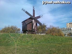 [P12] In apropierea hotelului sa gaseste aceasta moara de vant ! » foto by mihaela p
 - 
<span class="allrVoted glyphicon glyphicon-heart hidden" id="av701294"></span>
<a class="m-l-10 hidden" id="sv701294" onclick="voting_Foto_DelVot(,701294,13325)" role="button">șterge vot <span class="glyphicon glyphicon-remove"></span></a>
<a id="v9701294" class=" c-red"  onclick="voting_Foto_SetVot(701294)" role="button"><span class="glyphicon glyphicon-heart-empty"></span> <b>LIKE</b> = Votează poza</a> <img class="hidden"  id="f701294W9" src="/imagini/loader.gif" border="0" /><span class="AjErrMes hidden" id="e701294ErM"></span>