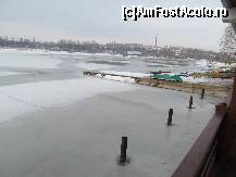 [P27] Peisaj de iarna pe Lacul Ciuperca, vazut de la balconul camerei 102 a Hotelului Insula...  » foto by Neptunus
 - 
<span class="allrVoted glyphicon glyphicon-heart hidden" id="av390043"></span>
<a class="m-l-10 hidden" id="sv390043" onclick="voting_Foto_DelVot(,390043,13325)" role="button">șterge vot <span class="glyphicon glyphicon-remove"></span></a>
<a id="v9390043" class=" c-red"  onclick="voting_Foto_SetVot(390043)" role="button"><span class="glyphicon glyphicon-heart-empty"></span> <b>LIKE</b> = Votează poza</a> <img class="hidden"  id="f390043W9" src="/imagini/loader.gif" border="0" /><span class="AjErrMes hidden" id="e390043ErM"></span>