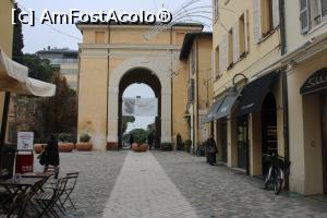 [P58] Ravenna, Porta Adriana » foto by mprofeanu
 - 
<span class="allrVoted glyphicon glyphicon-heart hidden" id="av1348839"></span>
<a class="m-l-10 hidden" id="sv1348839" onclick="voting_Foto_DelVot(,1348839,13338)" role="button">șterge vot <span class="glyphicon glyphicon-remove"></span></a>
<a id="v91348839" class=" c-red"  onclick="voting_Foto_SetVot(1348839)" role="button"><span class="glyphicon glyphicon-heart-empty"></span> <b>LIKE</b> = Votează poza</a> <img class="hidden"  id="f1348839W9" src="/imagini/loader.gif" border="0" /><span class="AjErrMes hidden" id="e1348839ErM"></span>