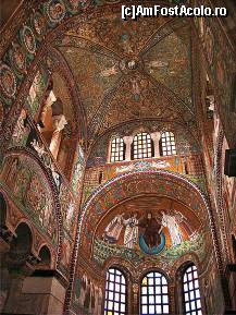[P08] San Vitale în interior
[de pe net] » foto by webmaster <span class="label label-default labelC_thin small">NEVOTABILĂ</span>