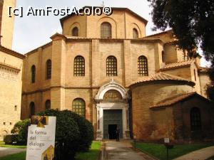 [P06] Basilica San Vitale a fost construita din banii daruiti de bancherul grec Julius Argentarius » foto by Radu Tudoran
 - 
<span class="allrVoted glyphicon glyphicon-heart hidden" id="av746342"></span>
<a class="m-l-10 hidden" id="sv746342" onclick="voting_Foto_DelVot(,746342,13338)" role="button">șterge vot <span class="glyphicon glyphicon-remove"></span></a>
<a id="v9746342" class=" c-red"  onclick="voting_Foto_SetVot(746342)" role="button"><span class="glyphicon glyphicon-heart-empty"></span> <b>LIKE</b> = Votează poza</a> <img class="hidden"  id="f746342W9" src="/imagini/loader.gif" border="0" /><span class="AjErrMes hidden" id="e746342ErM"></span>