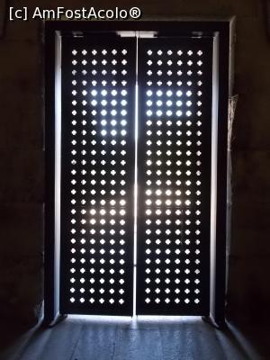 [P06] Ușa de intrare în mausoleu » foto by mihaelavoicu
 - 
<span class="allrVoted glyphicon glyphicon-heart hidden" id="av960165"></span>
<a class="m-l-10 hidden" id="sv960165" onclick="voting_Foto_DelVot(,960165,13338)" role="button">șterge vot <span class="glyphicon glyphicon-remove"></span></a>
<a id="v9960165" class=" c-red"  onclick="voting_Foto_SetVot(960165)" role="button"><span class="glyphicon glyphicon-heart-empty"></span> <b>LIKE</b> = Votează poza</a> <img class="hidden"  id="f960165W9" src="/imagini/loader.gif" border="0" /><span class="AjErrMes hidden" id="e960165ErM"></span>