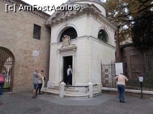 [P03] Tomba di Dante. Ravenna » foto by mihaelavoicu
 - 
<span class="allrVoted glyphicon glyphicon-heart hidden" id="av960752"></span>
<a class="m-l-10 hidden" id="sv960752" onclick="voting_Foto_DelVot(,960752,13338)" role="button">șterge vot <span class="glyphicon glyphicon-remove"></span></a>
<a id="v9960752" class=" c-red"  onclick="voting_Foto_SetVot(960752)" role="button"><span class="glyphicon glyphicon-heart-empty"></span> <b>LIKE</b> = Votează poza</a> <img class="hidden"  id="f960752W9" src="/imagini/loader.gif" border="0" /><span class="AjErrMes hidden" id="e960752ErM"></span>