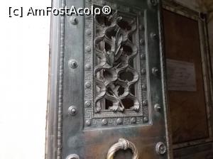 [P07] Ușa de intrare.  » foto by mihaelavoicu
 - 
<span class="allrVoted glyphicon glyphicon-heart hidden" id="av960756"></span>
<a class="m-l-10 hidden" id="sv960756" onclick="voting_Foto_DelVot(,960756,13338)" role="button">șterge vot <span class="glyphicon glyphicon-remove"></span></a>
<a id="v9960756" class=" c-red"  onclick="voting_Foto_SetVot(960756)" role="button"><span class="glyphicon glyphicon-heart-empty"></span> <b>LIKE</b> = Votează poza</a> <img class="hidden"  id="f960756W9" src="/imagini/loader.gif" border="0" /><span class="AjErrMes hidden" id="e960756ErM"></span>