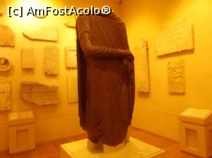 [P11] Statuia din porfir, presupusă a fi a Împăratului Theodoric.  » foto by mihaelavoicu
 - 
<span class="allrVoted glyphicon glyphicon-heart hidden" id="av969639"></span>
<a class="m-l-10 hidden" id="sv969639" onclick="voting_Foto_DelVot(,969639,13338)" role="button">șterge vot <span class="glyphicon glyphicon-remove"></span></a>
<a id="v9969639" class=" c-red"  onclick="voting_Foto_SetVot(969639)" role="button"><span class="glyphicon glyphicon-heart-empty"></span> <b>LIKE</b> = Votează poza</a> <img class="hidden"  id="f969639W9" src="/imagini/loader.gif" border="0" /><span class="AjErrMes hidden" id="e969639ErM"></span>