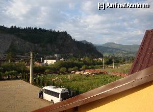[P20] Pensiunea ”Floare de crin” - vedere spre parcarea pensiunii, de la balconul camerei noastre » foto by mariana.olaru
 - 
<span class="allrVoted glyphicon glyphicon-heart hidden" id="av391312"></span>
<a class="m-l-10 hidden" id="sv391312" onclick="voting_Foto_DelVot(,391312,13351)" role="button">șterge vot <span class="glyphicon glyphicon-remove"></span></a>
<a id="v9391312" class=" c-red"  onclick="voting_Foto_SetVot(391312)" role="button"><span class="glyphicon glyphicon-heart-empty"></span> <b>LIKE</b> = Votează poza</a> <img class="hidden"  id="f391312W9" src="/imagini/loader.gif" border="0" /><span class="AjErrMes hidden" id="e391312ErM"></span>