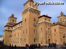 [P01] Castelul Este Ferrara
Poză preluată de pe http://it.wikipedia.org/wiki/Ferrara » foto by webmaster
 - 
<span class="allrVoted glyphicon glyphicon-heart hidden" id="av391865"></span>
<a class="m-l-10 hidden" id="sv391865" onclick="voting_Foto_DelVot(,391865,13367)" role="button">șterge vot <span class="glyphicon glyphicon-remove"></span></a>
<a id="v9391865" class=" c-red"  onclick="voting_Foto_SetVot(391865)" role="button"><span class="glyphicon glyphicon-heart-empty"></span> <b>LIKE</b> = Votează poza</a> <img class="hidden"  id="f391865W9" src="/imagini/loader.gif" border="0" /><span class="AjErrMes hidden" id="e391865ErM"></span>