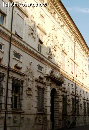 [P26] Palazzo Bentivoglio » foto by Radu Tudoran
 - 
<span class="allrVoted glyphicon glyphicon-heart hidden" id="av746975"></span>
<a class="m-l-10 hidden" id="sv746975" onclick="voting_Foto_DelVot(,746975,13367)" role="button">șterge vot <span class="glyphicon glyphicon-remove"></span></a>
<a id="v9746975" class=" c-red"  onclick="voting_Foto_SetVot(746975)" role="button"><span class="glyphicon glyphicon-heart-empty"></span> <b>LIKE</b> = Votează poza</a> <img class="hidden"  id="f746975W9" src="/imagini/loader.gif" border="0" /><span class="AjErrMes hidden" id="e746975ErM"></span>