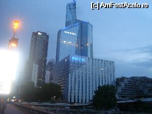 [P05] Vedere de pe Podul Neuilly inspre hotel Ibis pe latura stanga avand corp comun cu Novotel.  » foto by mpoliana
 - 
<span class="allrVoted glyphicon glyphicon-heart hidden" id="av512852"></span>
<a class="m-l-10 hidden" id="sv512852" onclick="voting_Foto_DelVot(,512852,13383)" role="button">șterge vot <span class="glyphicon glyphicon-remove"></span></a>
<a id="v9512852" class=" c-red"  onclick="voting_Foto_SetVot(512852)" role="button"><span class="glyphicon glyphicon-heart-empty"></span> <b>LIKE</b> = Votează poza</a> <img class="hidden"  id="f512852W9" src="/imagini/loader.gif" border="0" /><span class="AjErrMes hidden" id="e512852ErM"></span>
