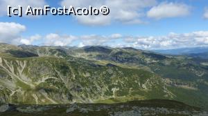 [P04] Căldarea și Lacul Iezer văzute din traseul spre Șaua Pleșcoaia » foto by iuliaen
 - 
<span class="allrVoted glyphicon glyphicon-heart hidden" id="av841296"></span>
<a class="m-l-10 hidden" id="sv841296" onclick="voting_Foto_DelVot(,841296,13472)" role="button">șterge vot <span class="glyphicon glyphicon-remove"></span></a>
<a id="v9841296" class=" c-red"  onclick="voting_Foto_SetVot(841296)" role="button"><span class="glyphicon glyphicon-heart-empty"></span> <b>LIKE</b> = Votează poza</a> <img class="hidden"  id="f841296W9" src="/imagini/loader.gif" border="0" /><span class="AjErrMes hidden" id="e841296ErM"></span>