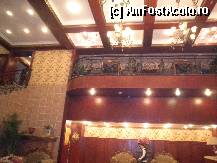 [P18] holul de la intrarea in restaurantul din Zhengzhou-unde am luat pranzul,inainte de a urca in tren » foto by grecudoina
 - 
<span class="allrVoted glyphicon glyphicon-heart hidden" id="av309377"></span>
<a class="m-l-10 hidden" id="sv309377" onclick="voting_Foto_DelVot(,309377,13495)" role="button">șterge vot <span class="glyphicon glyphicon-remove"></span></a>
<a id="v9309377" class=" c-red"  onclick="voting_Foto_SetVot(309377)" role="button"><span class="glyphicon glyphicon-heart-empty"></span> <b>LIKE</b> = Votează poza</a> <img class="hidden"  id="f309377W9" src="/imagini/loader.gif" border="0" /><span class="AjErrMes hidden" id="e309377ErM"></span>