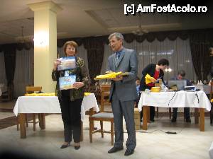 [P15] Amero, diplomele şi Cornel » foto by Michi
 - 
<span class="allrVoted glyphicon glyphicon-heart hidden" id="av402209"></span>
<a class="m-l-10 hidden" id="sv402209" onclick="voting_Foto_DelVot(,402209,13498)" role="button">șterge vot <span class="glyphicon glyphicon-remove"></span></a>
<a id="v9402209" class=" c-red"  onclick="voting_Foto_SetVot(402209)" role="button"><span class="glyphicon glyphicon-heart-empty"></span> <b>LIKE</b> = Votează poza</a> <img class="hidden"  id="f402209W9" src="/imagini/loader.gif" border="0" /><span class="AjErrMes hidden" id="e402209ErM"></span>