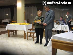 [P16] Mama Michi, diplomele şi Cornel » foto by Michi
 - 
<span class="allrVoted glyphicon glyphicon-heart hidden" id="av402210"></span>
<a class="m-l-10 hidden" id="sv402210" onclick="voting_Foto_DelVot(,402210,13498)" role="button">șterge vot <span class="glyphicon glyphicon-remove"></span></a>
<a id="v9402210" class=" c-red"  onclick="voting_Foto_SetVot(402210)" role="button"><span class="glyphicon glyphicon-heart-empty"></span> <b>LIKE</b> = Votează poza</a> <img class="hidden"  id="f402210W9" src="/imagini/loader.gif" border="0" /><span class="AjErrMes hidden" id="e402210ErM"></span>